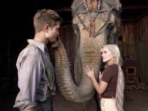 Pattinson and Witherspoon in Water for Elephants.